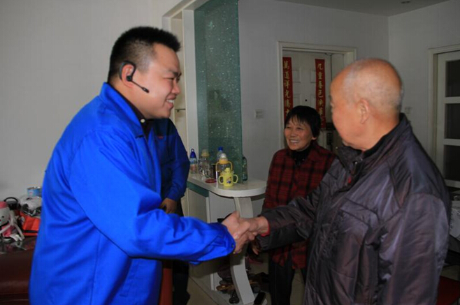 爱游戏（中国）集团重阳节慰问驻外职工家人