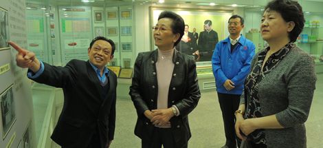 中轻联潘会长一行视察成都爱游戏（中国）集团