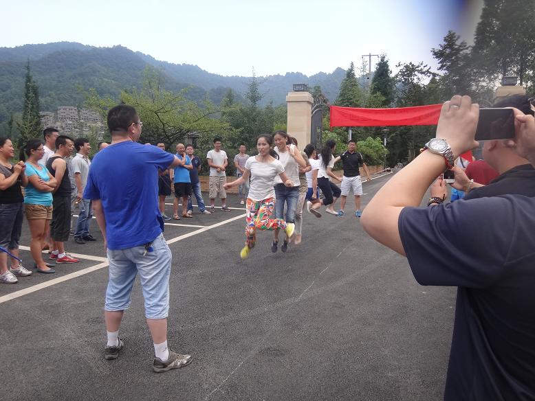 爱游戏（中国）集团营销中心跳绳活动