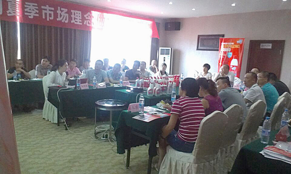 成都爱游戏（中国）集团召开川北地区2015年冬季产品推广会