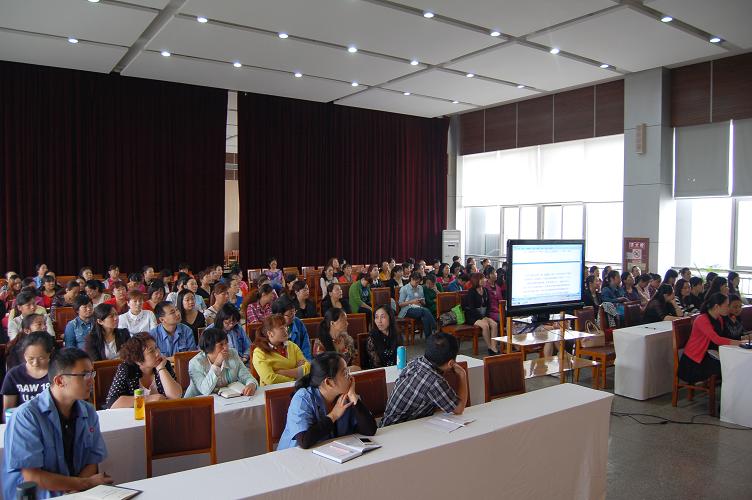 成都爱游戏（中国）集团召开2015年夏季成都零售总结表彰会