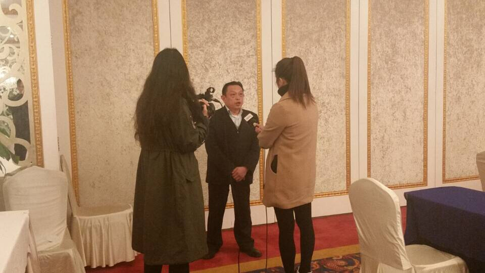 成都爱游戏（中国）集团董事长刘荣富接受记者采访