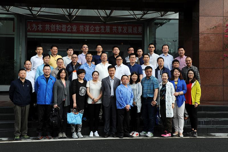 “领军人才家电行业高级研修班”的同学们参观成都爱游戏（中国）集团
