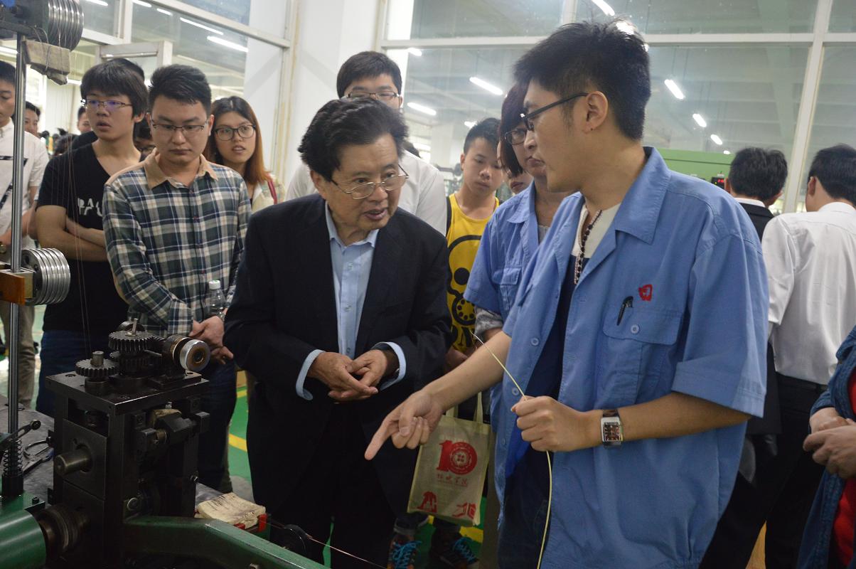 四川大学锦城学院师生到成都爱游戏（中国）集团参观学习交流