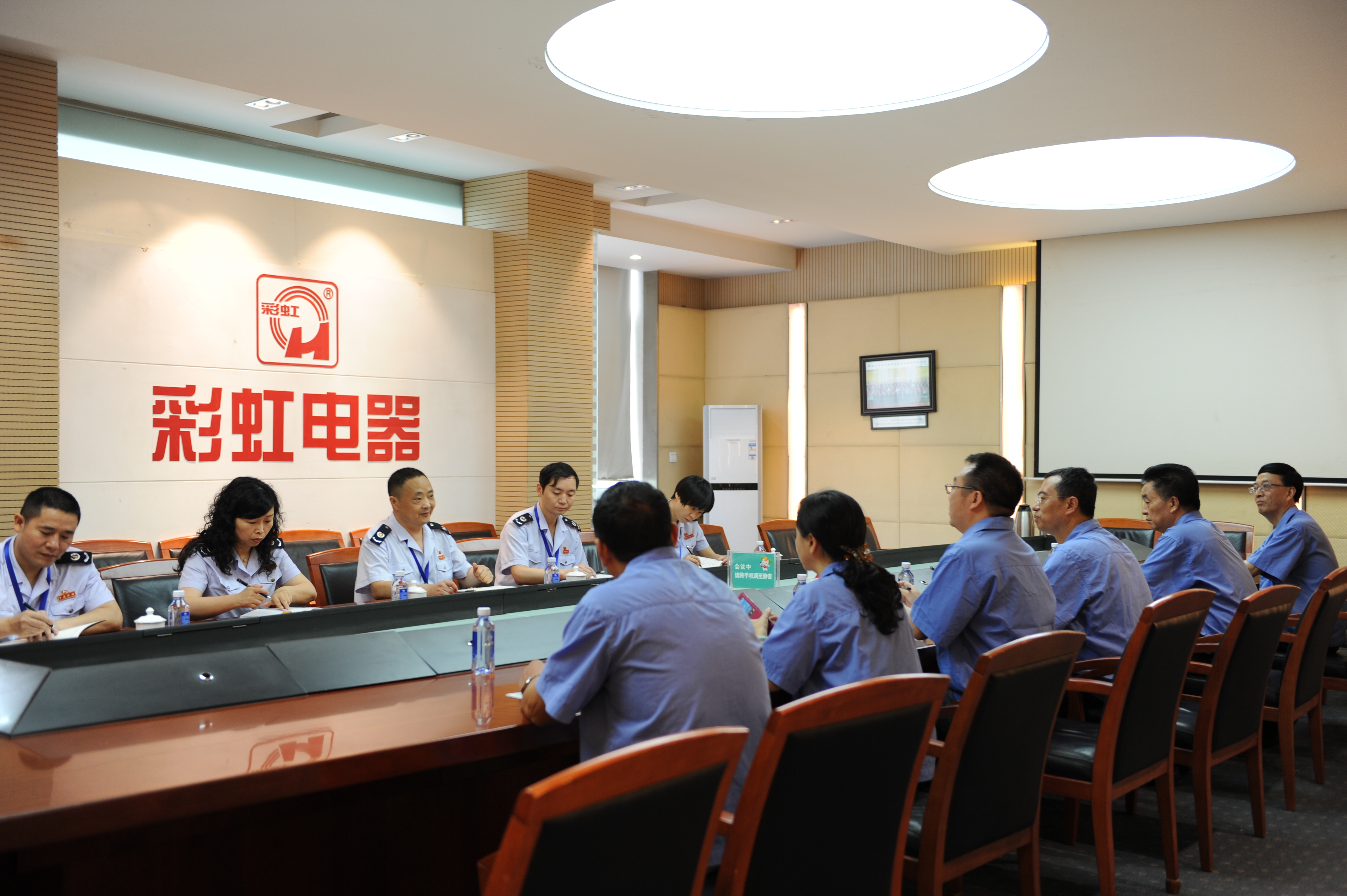 ，成都市武侯区国税局牛局长一行到成都爱游戏（中国）集团调研