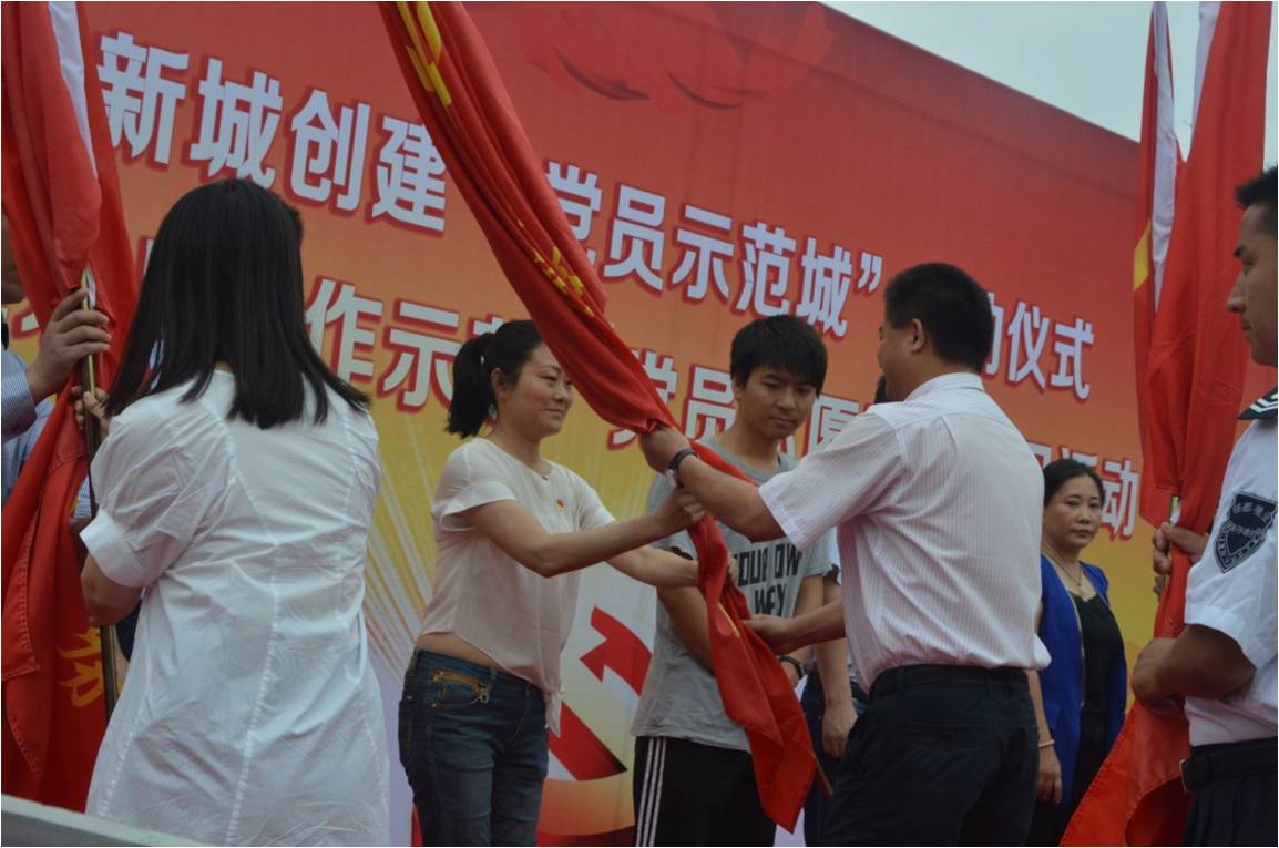 深入推进“两学一做”成都爱游戏（中国）集团积极参加志愿服务党日活动