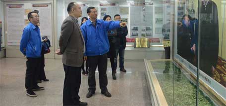 重庆重百超市领导来成都爱游戏（中国）集团参观交流