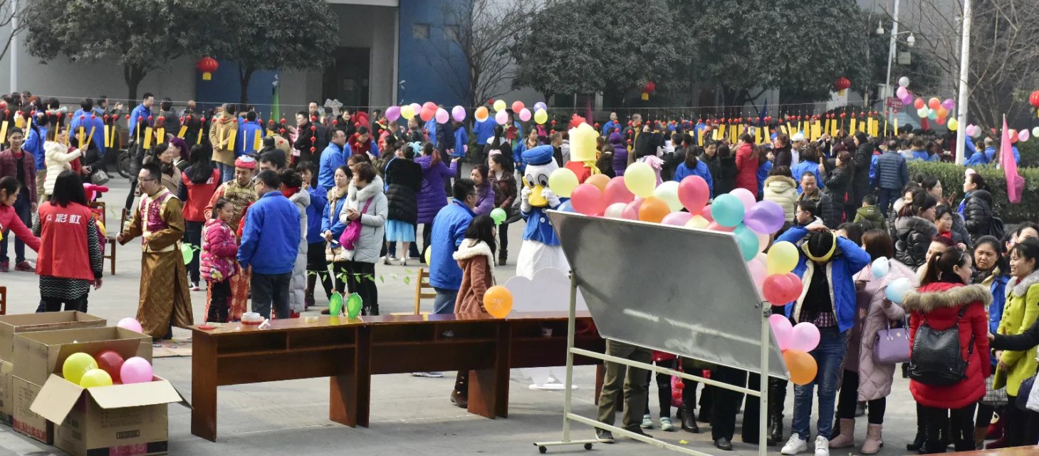 成都爱游戏（中国）集团举办2017迎春大庙会之游戏项目