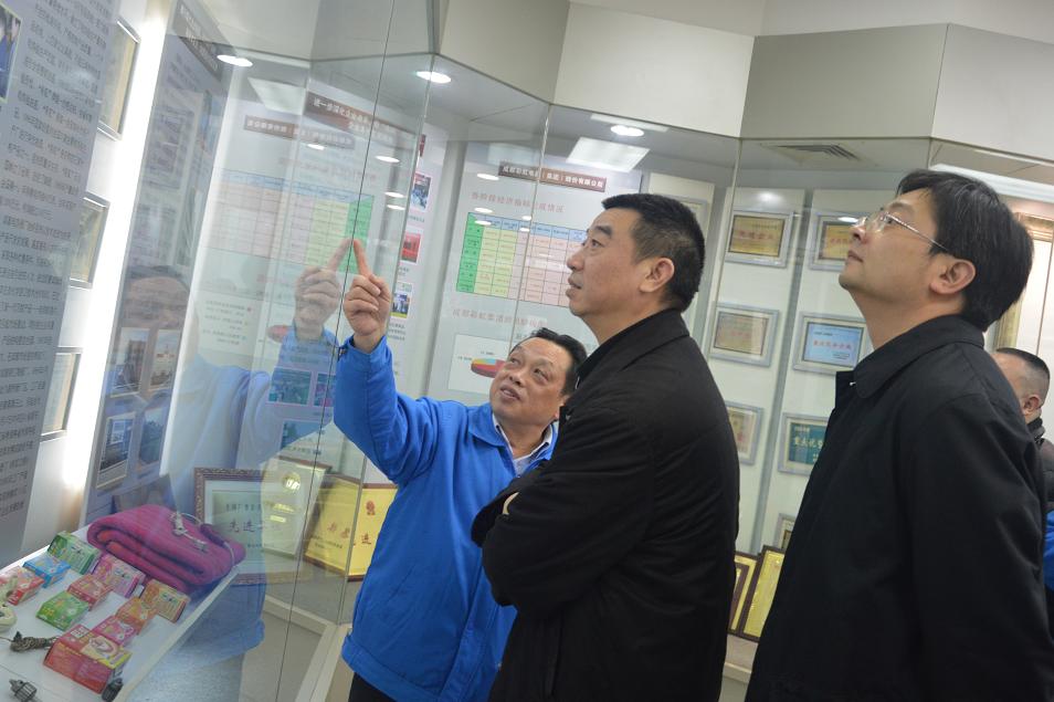 省质监局领导及专家到成都爱游戏（中国）集团考察调研