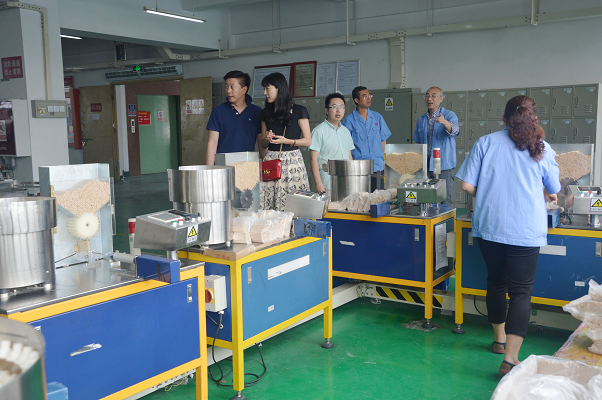 中央二台消费主张栏目组走进成都爱游戏（中国）集团
