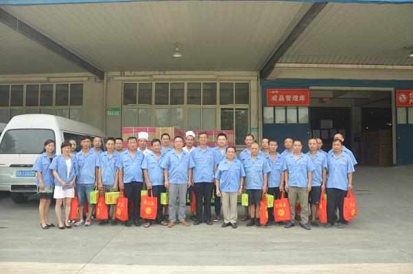夏日高温，成都爱游戏（中国）集团领导慰问一线职工