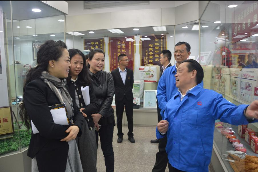 区人大领导到成都爱游戏（中国）集团调研知识产权工作