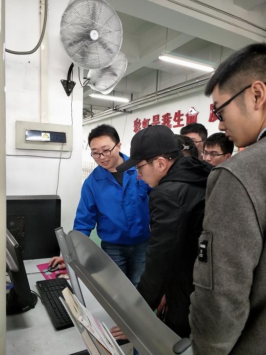 成都爱游戏（中国）集团人力资源部与四川大学锦江学院学生作实习沟通