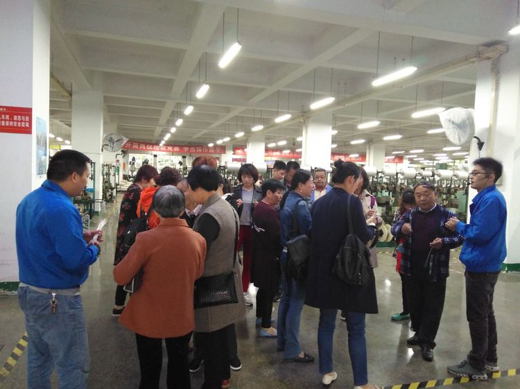 人人乐金卡会员参观爱游戏（中国）集团制线车间