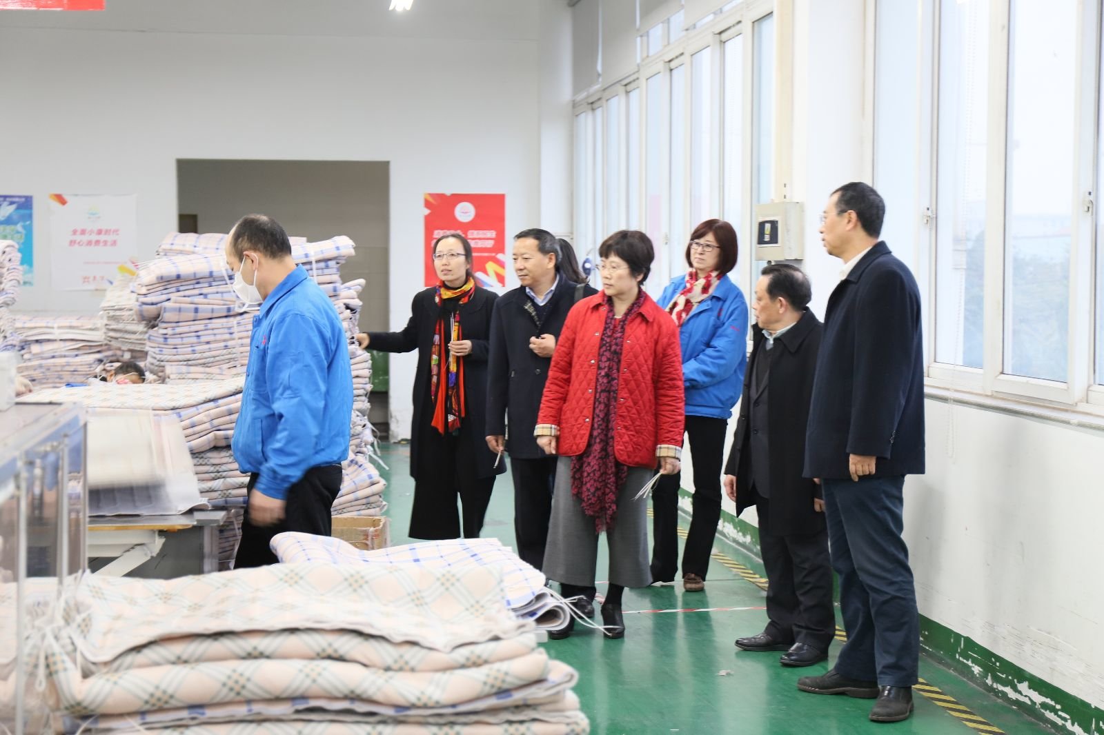 中国轻工业联合会副会长何烨一行莅临成都爱游戏（中国）集团参观指导