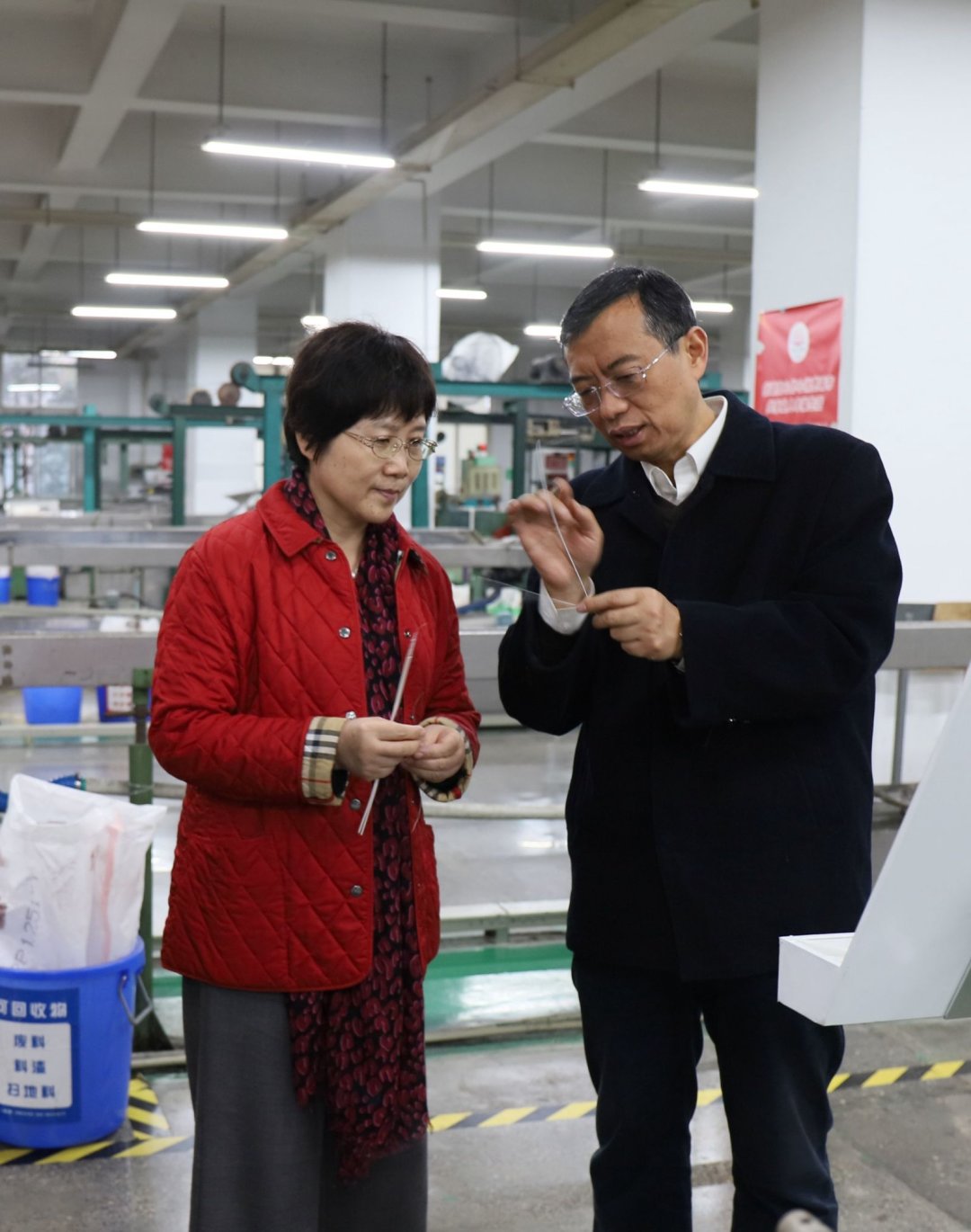 中国轻工业联合会副会长何烨一行莅临成都爱游戏（中国）集团参观指导