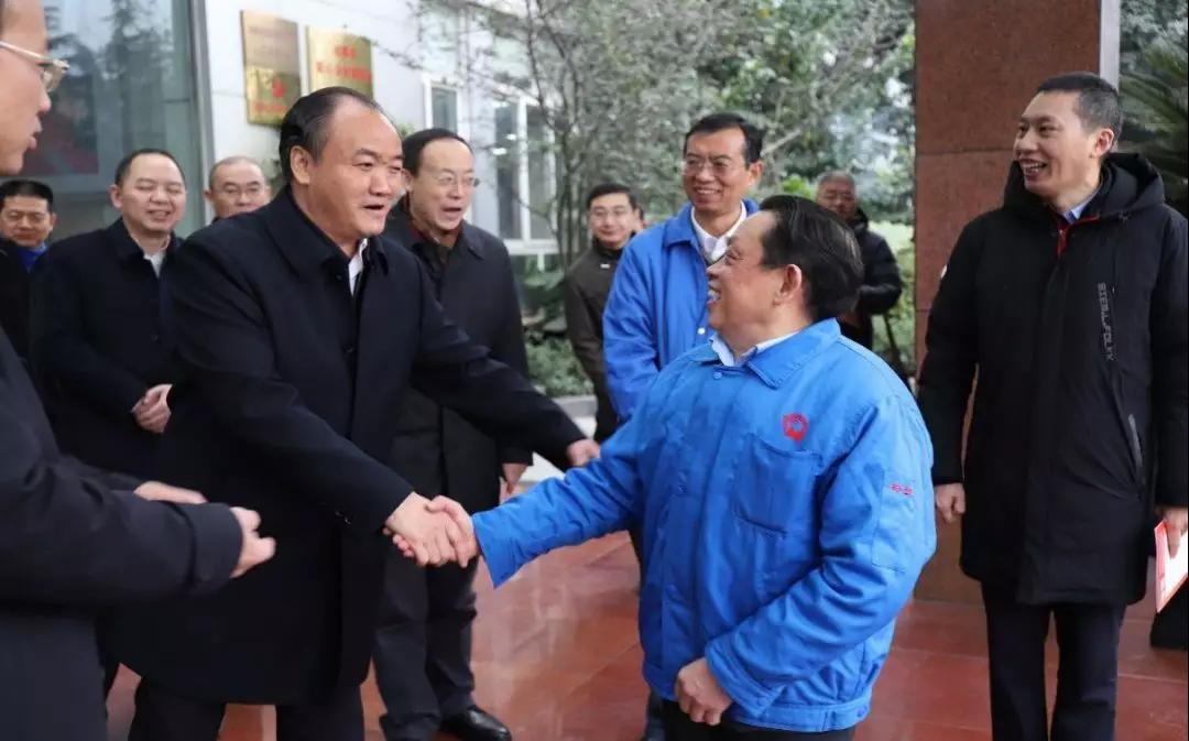 成都市政协主席李仲彬莅临成都爱游戏（中国）集团调研民营经济健康发展大会贯彻落实情况