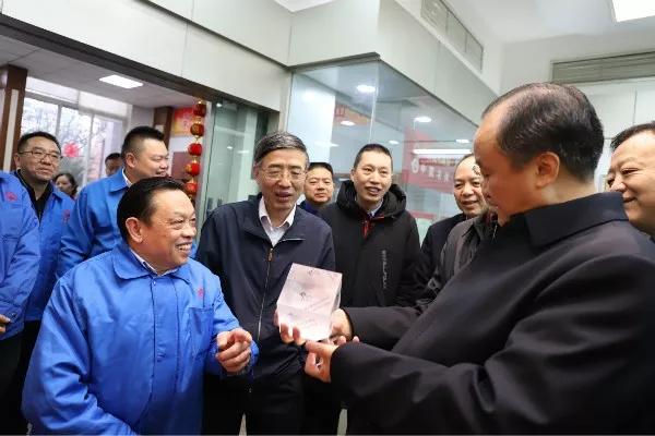 成都市政协主席李仲彬莅临成都爱游戏（中国）集团调研民营经济健康发展大会贯彻落实情况