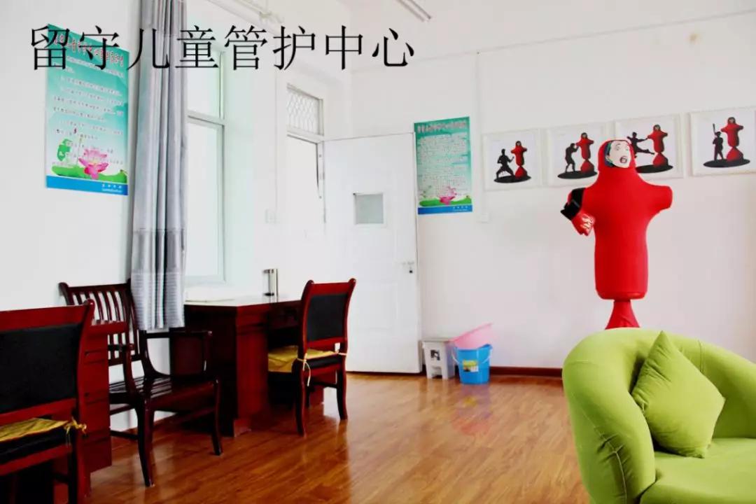 富平县领导一行赴成都爱游戏（中国）集团交流学习
