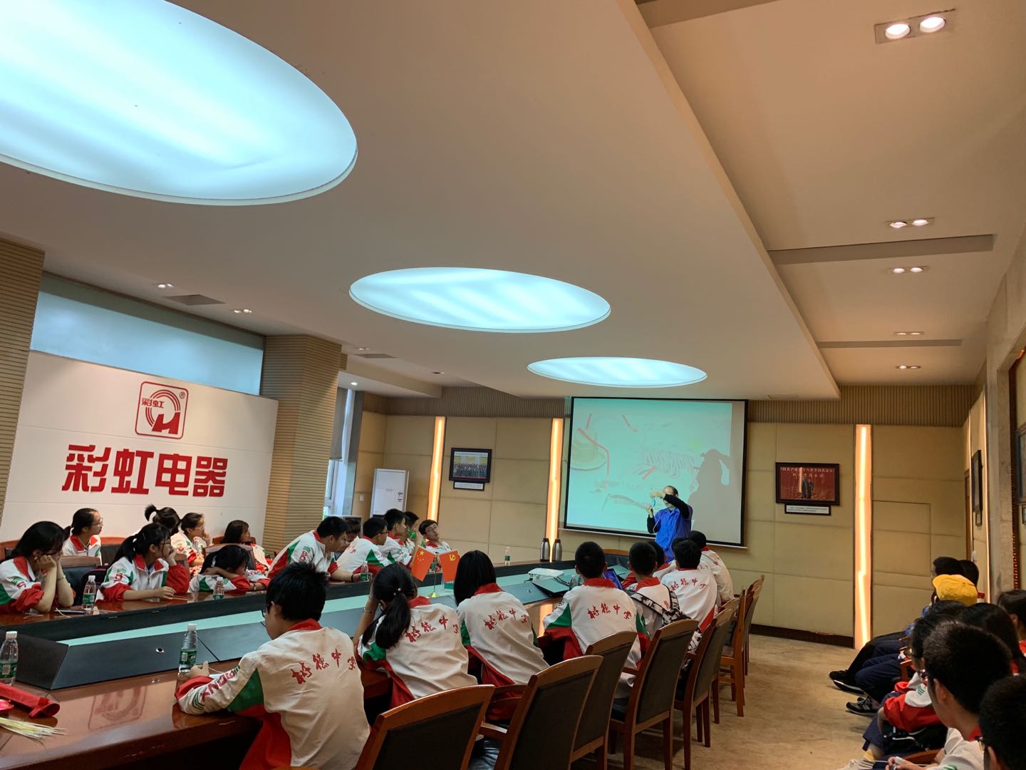 成都树德中学（外国语校区）高二二班参加爱游戏（中国）生活电器科普基地“创新科普一日游”活动