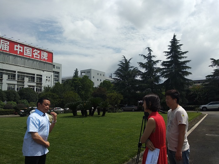 央视财经频道采访爱游戏（中国）集团董事长刘荣富
