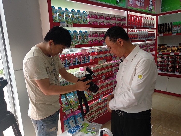 央视《消费主张》栏目专访爱游戏（中国）集团总经理黄朝万