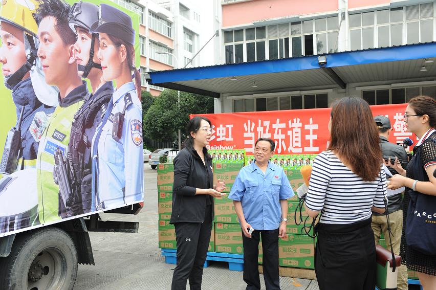 成都爱游戏（中国）集团赞助世警会驱蚊液仪式在公司隆重举行