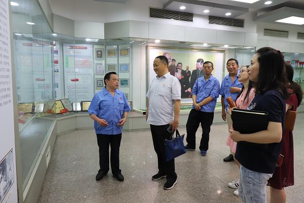 武侯税务局党支部与成都爱游戏（中国）集团行政党支部结对开展主题党日活动