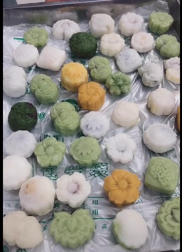 成都爱游戏（中国）集团七彩青年俱乐部之自制美心冰皮月饼