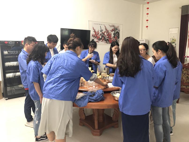 成都爱游戏（中国）集团七彩青年俱乐部之自制美心冰皮月饼