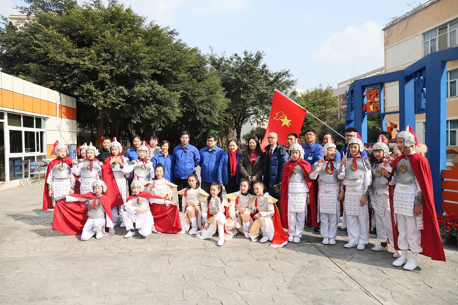 成都爱游戏（中国）集团行政党支部与武侯科技园小学党支部结对共建