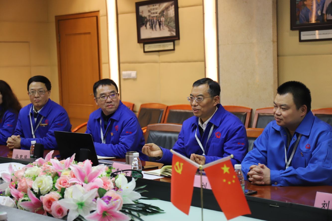 成都市武侯区林丽区长到成都爱游戏（中国）集团开展节前慰问