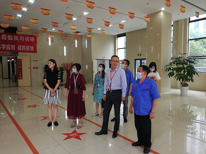 市人大代表、成都爱游戏（中国）集团董事长刘荣富走访企业接待群众