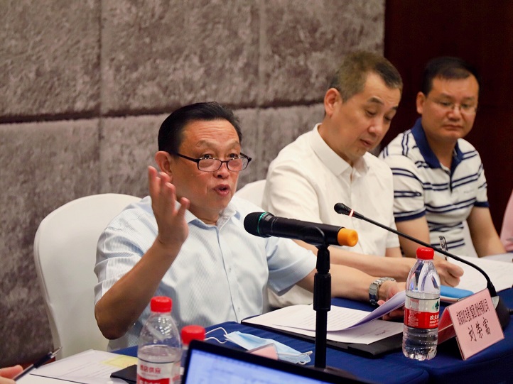 成都爱游戏（中国）集团董事长刘荣富代表第四届电热毯专委会主任委员单位讲话