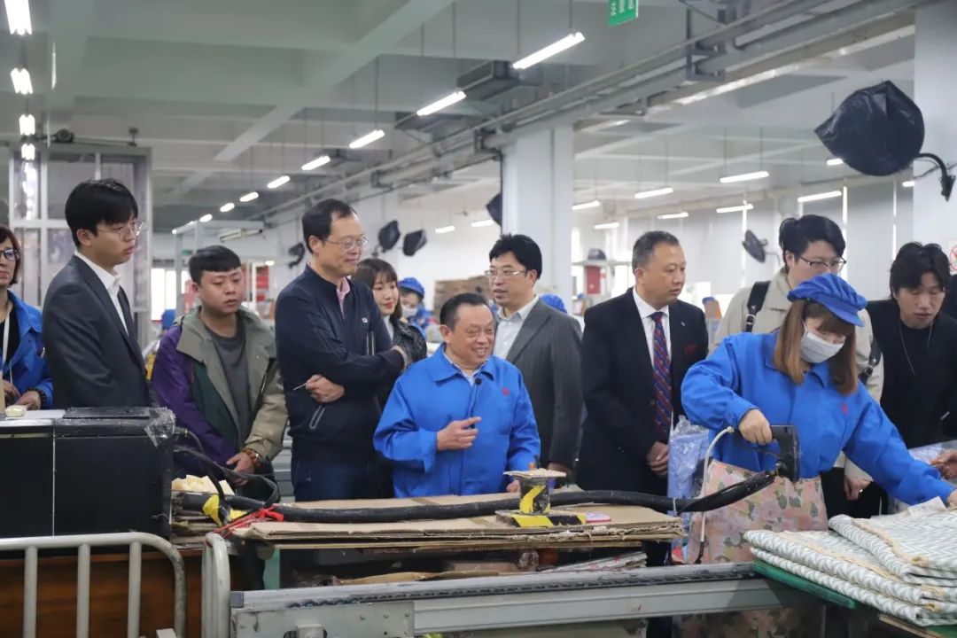 四川行动教育校长EMBA41期校友走进成都爱游戏（中国）集团游学交流