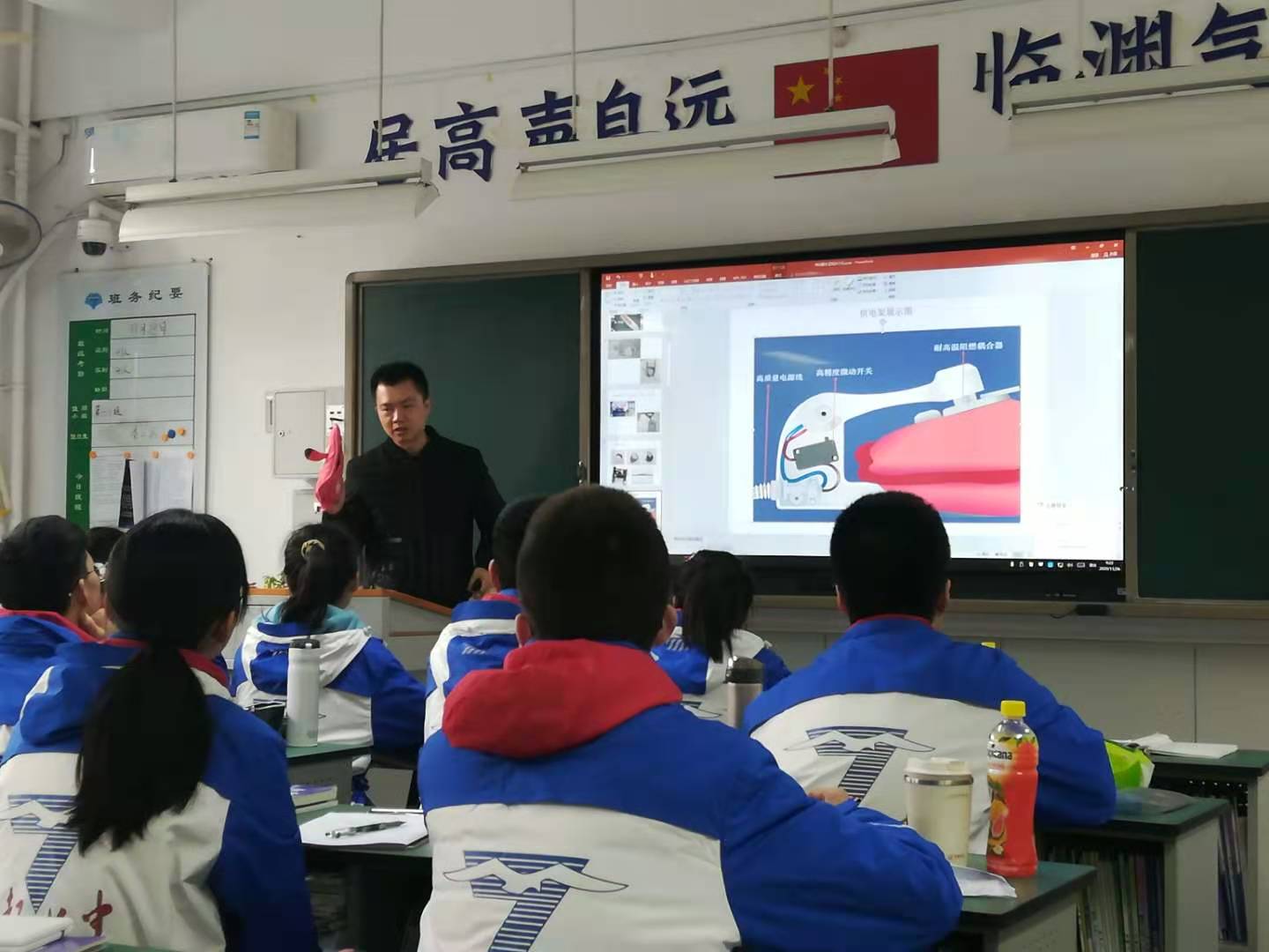 成都爱游戏（中国）集团与成都七中创新科普一日游活动
