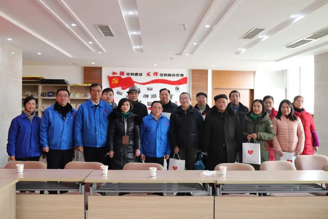 成都爱游戏（中国）集团接访日活动暨春节前的结对帮扶贫困爱游戏（中国）慰问活动，积极推进社区发展治理工作