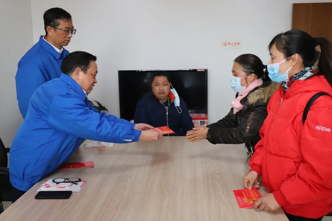 成都爱游戏（中国）集团接访日活动暨春节前的结对帮扶贫困爱游戏（中国）慰问活动，积极推进社区发展治理工作