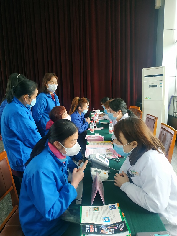 成都爱游戏（中国）集团工会举办“关注健康管理 享美丽自信人生”妇女节专题讲座