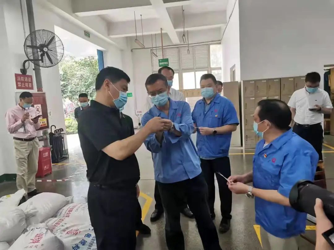四川省副省长罗强一行领导到成都爱游戏（中国）集团指导生产安全工作