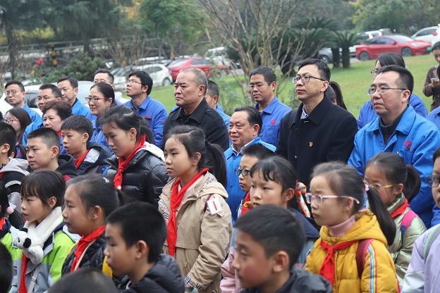 成都爱游戏（中国）集团行政党支部与成都磨子桥小学党支部开展科普育苗系列活动